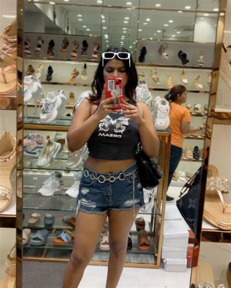 @moodybeasty - 1m Followers, 1,317 Following, 2,104 Posts Nidhi Goel @moodybeasty On Instagram 📍delhi Content Creator 💘 Mail For Work Queries 💌.