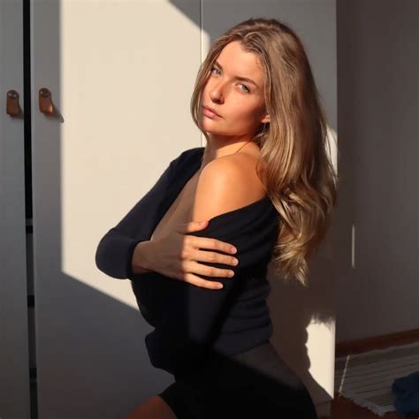 @officialmiamelano - Discover Mias @officialmiamelano Net Worth And Earnings.