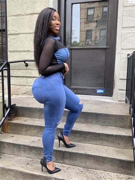 Zmeenaorr - Big Butt Ebony Zmeenaorr.